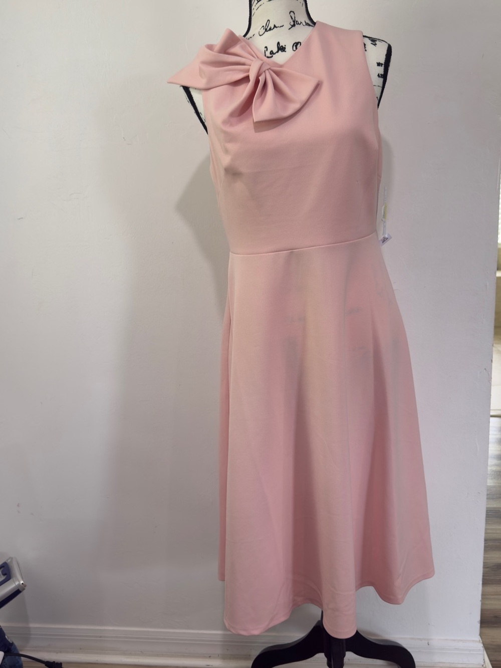 Glamour Soft Pink Sleeveless Midi Dress with Bow
